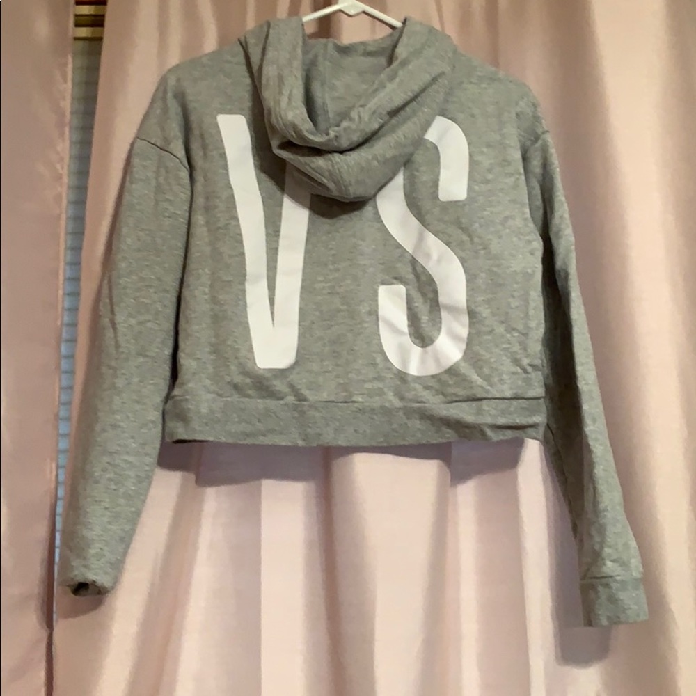 Victoria’s sport cropped hoodie